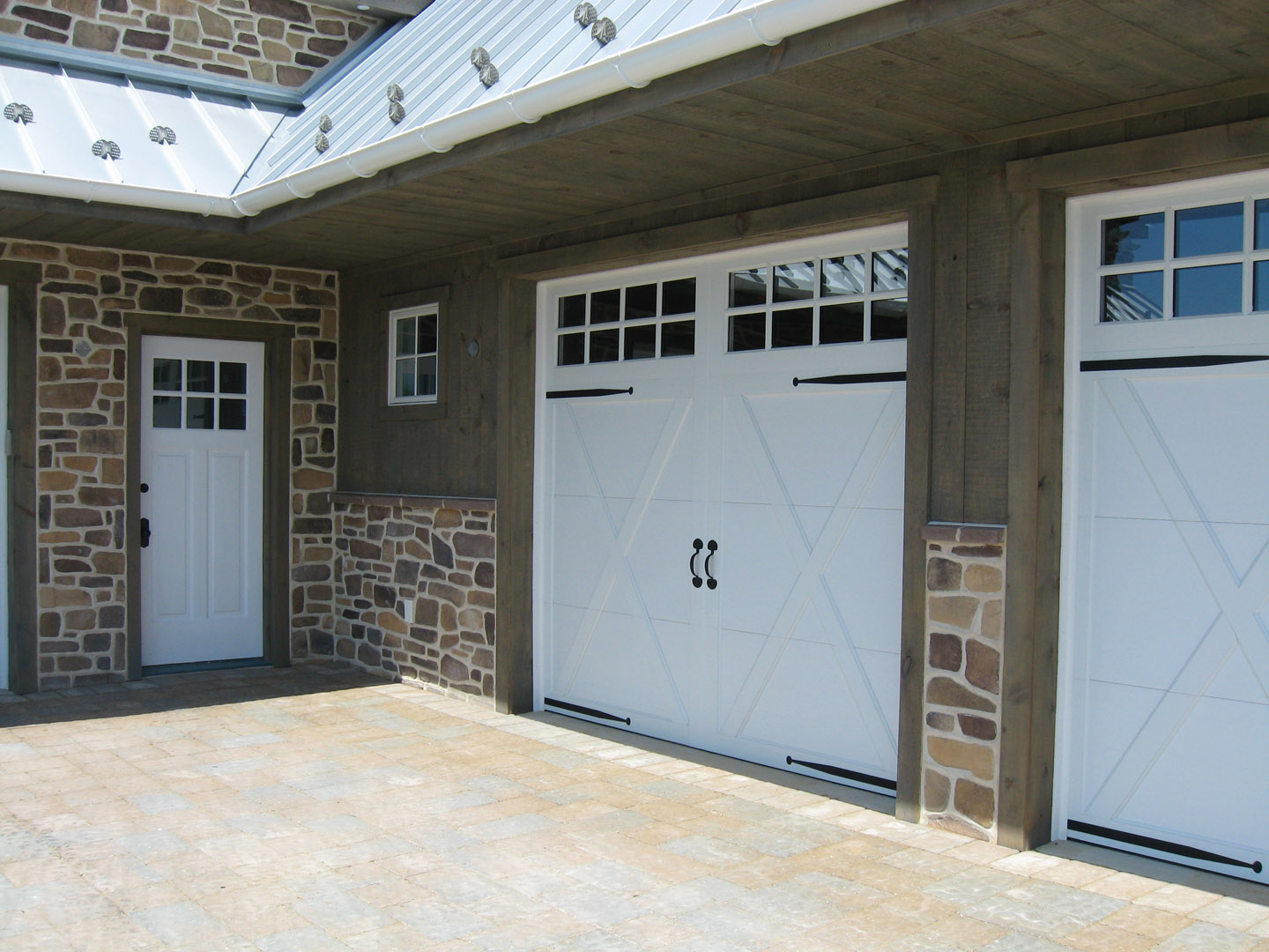 Barn Styled Garage - worthingtonshagencustombuilder